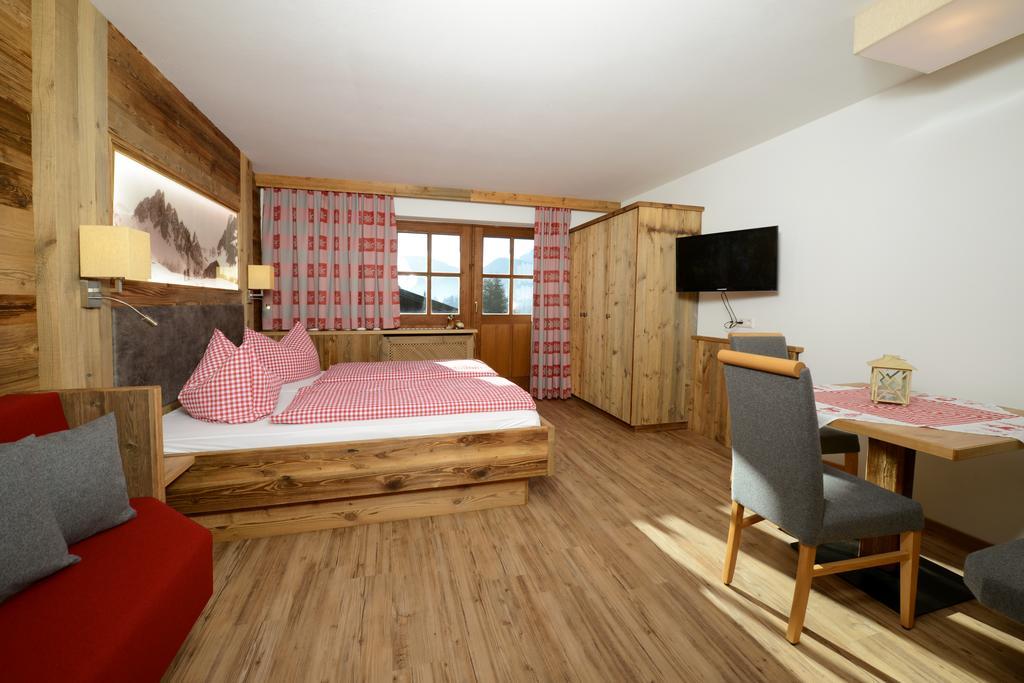 Haus Panorama Lägenhet Reit im Winkl Rum bild